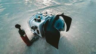 underwater camera and housing set up